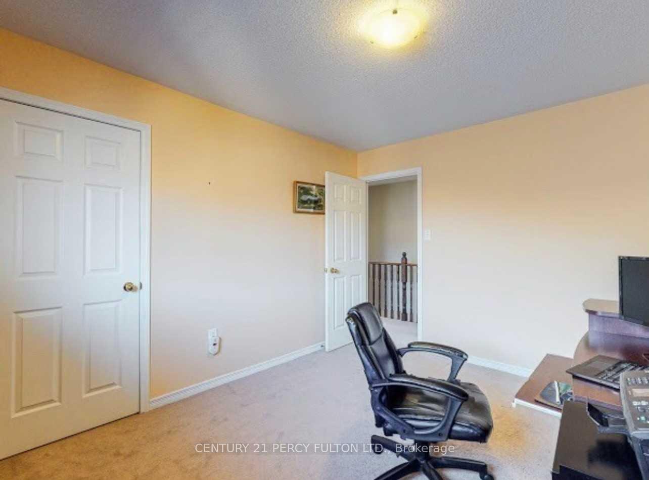Photo 13 of 91 Laprade Square, Clarington, Bowmanville — HOMEH