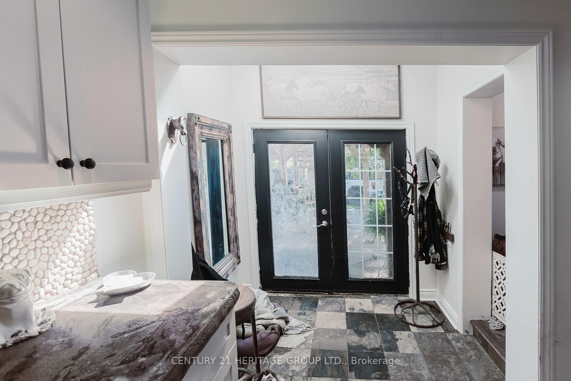 Photo 5 of Unit on, 2090 Hwy 26, Springwater, Rural Springwater — HOMEH
