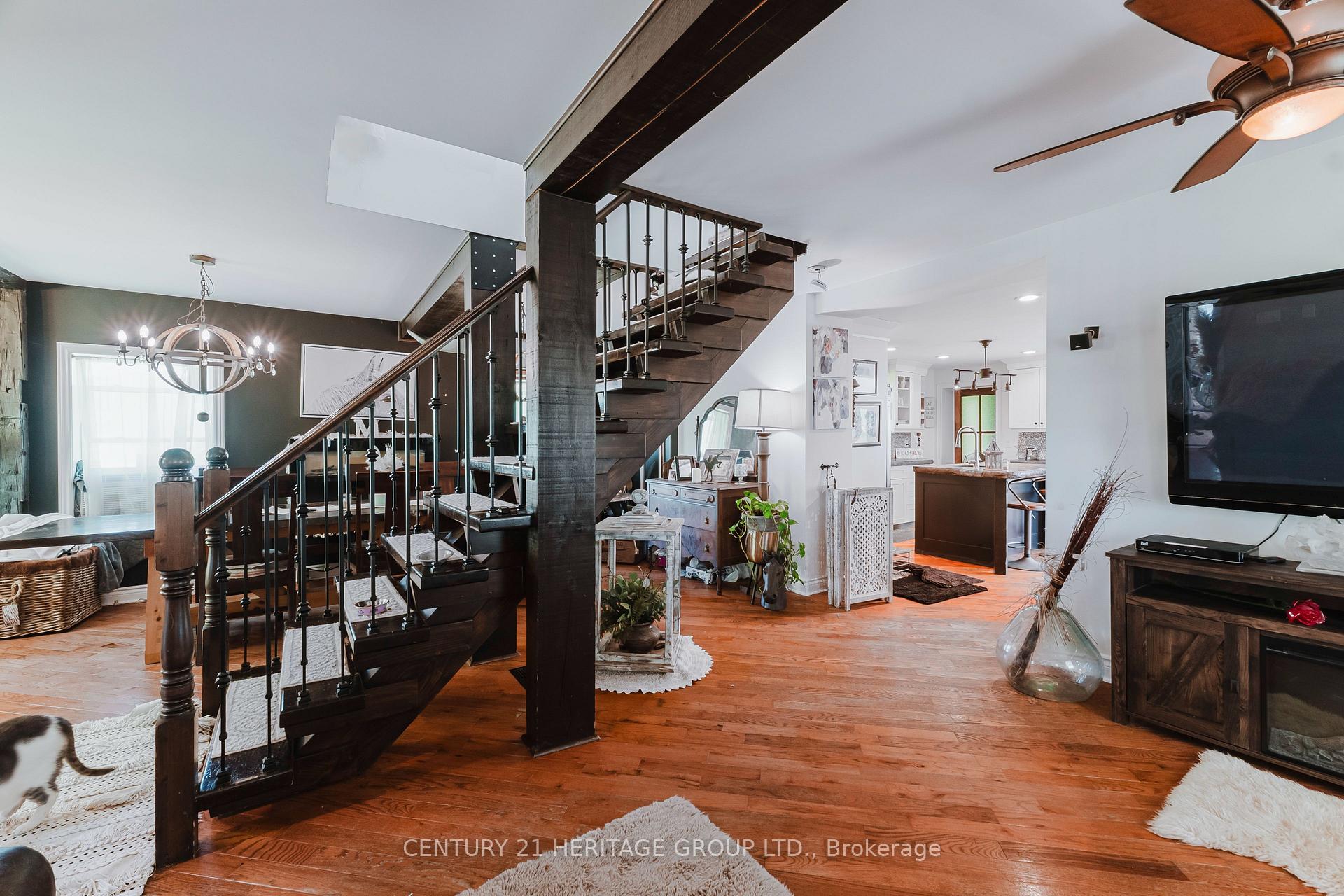 Photo 18 of Unit on, 2090 Hwy 26, Springwater, Rural Springwater — HOMEH