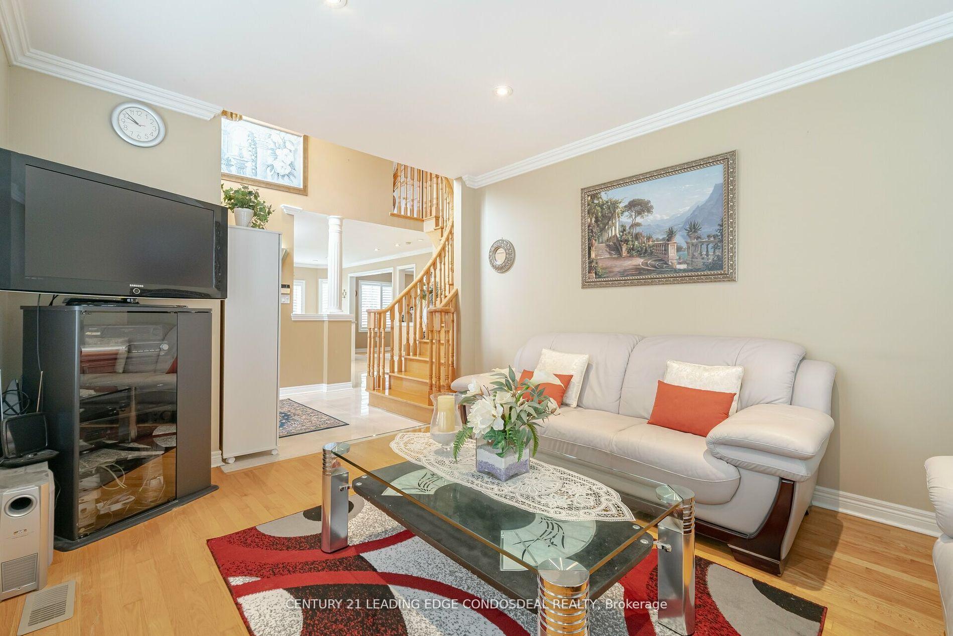 Photo 3 of 321 Landsbridge Street, Caledon, Bolton East — HOMEH