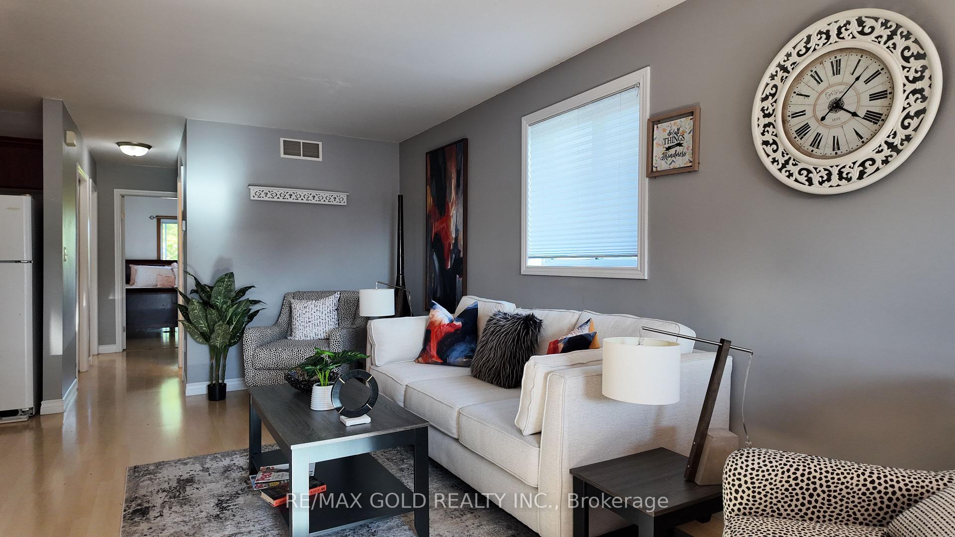 Photo 11 of 11428 Timber Bay Crescent, Windsor — HOMEH
