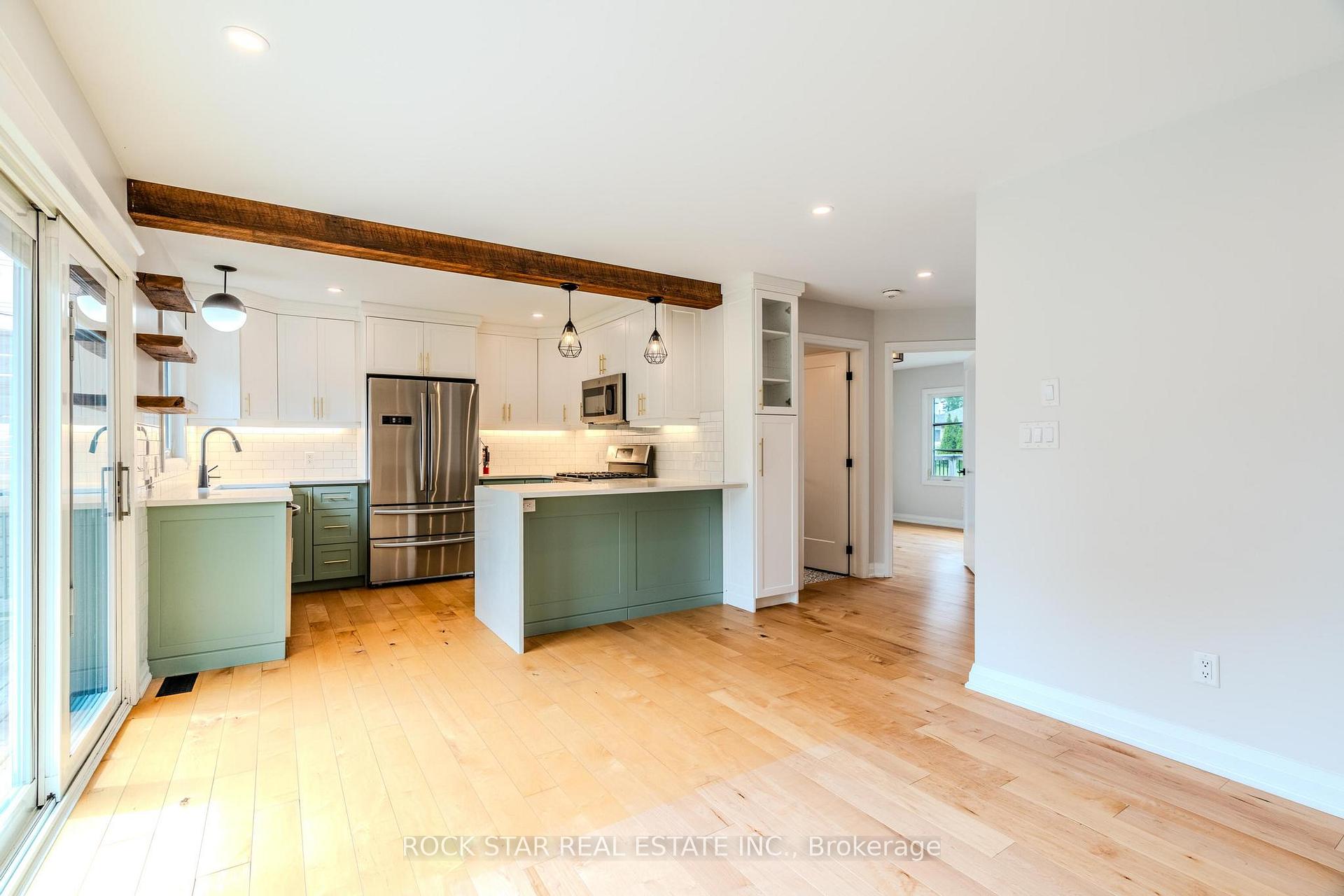 Photo 3 of 14 Cheryl Avenue, Hamilton, Macassa — HOMEH