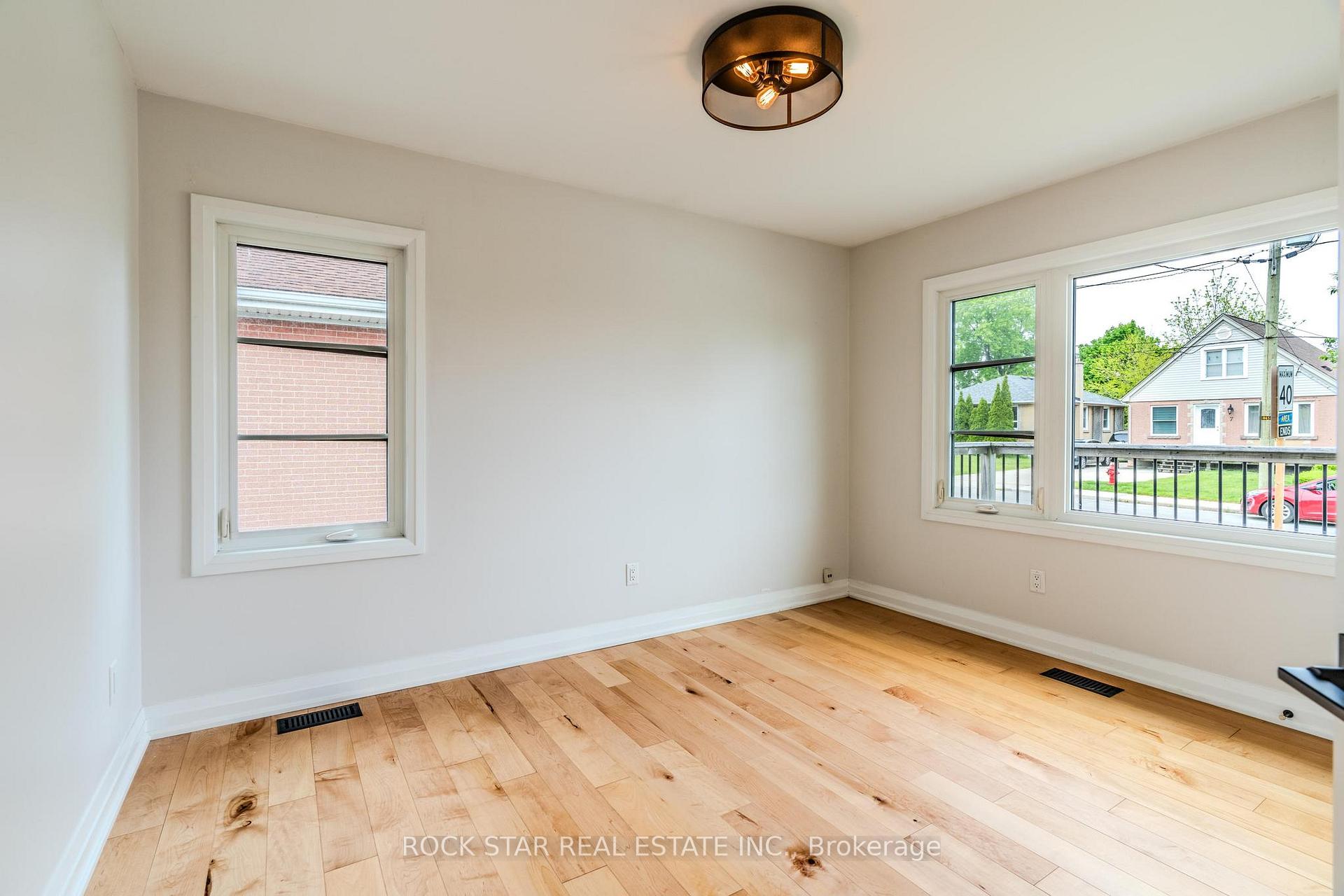 Photo 13 of 14 Cheryl Avenue, Hamilton, Macassa — HOMEH