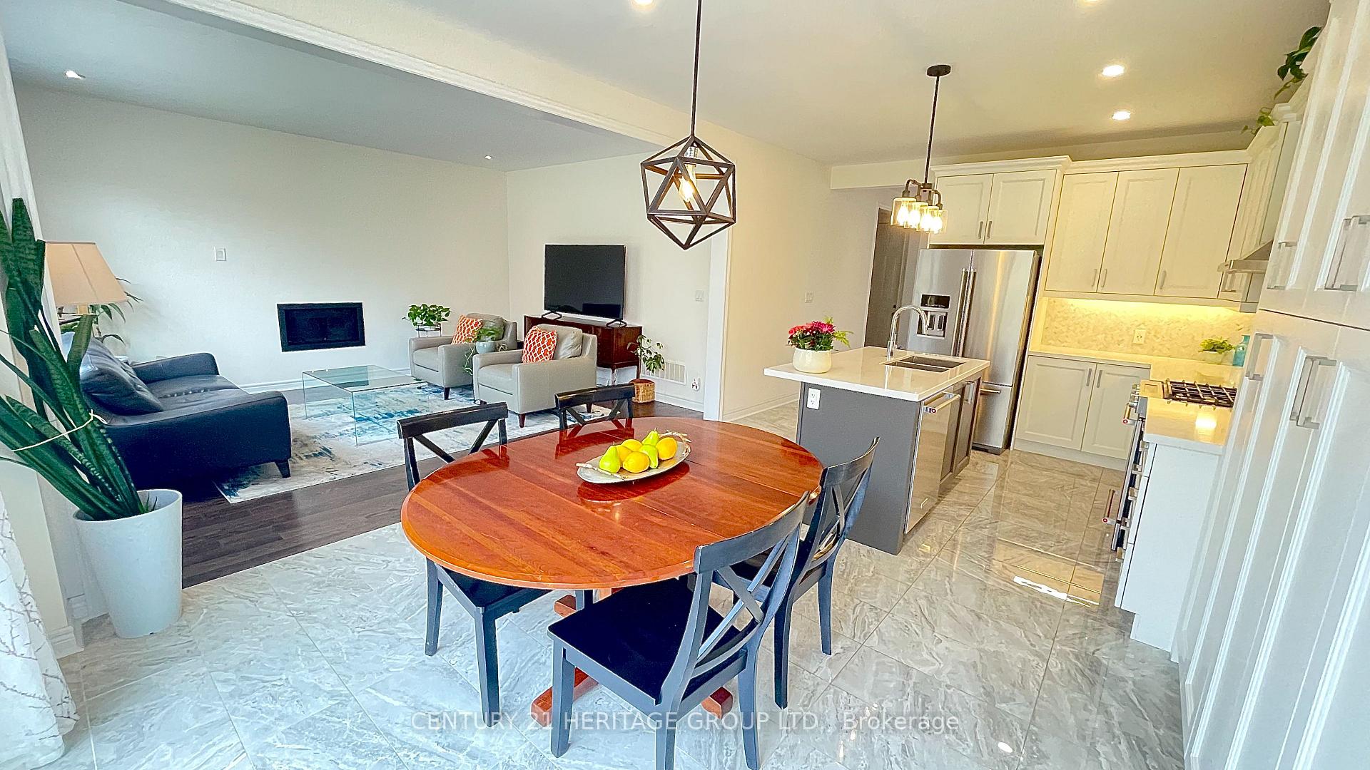 Photo 5 of 12 Cannon Valley Court, Aurora, Aurora Estates — HOMEH