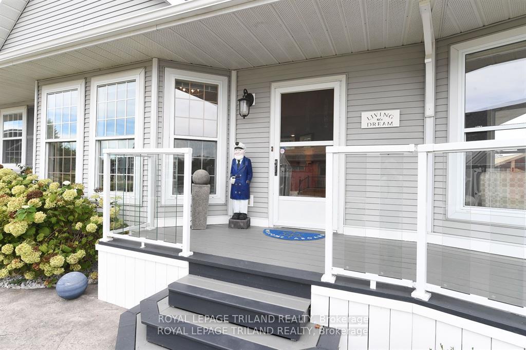 Photo 2 of 4733 Riverside Drive, St. Clair — HOMEH