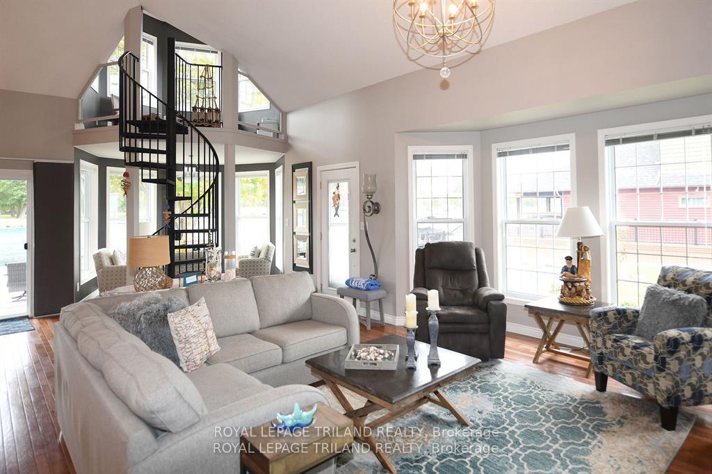 Photo 6 of 4733 Riverside Drive, St. Clair — HOMEH