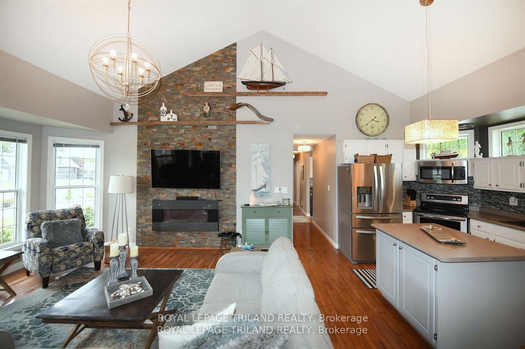 Photo 17 of 4733 Riverside Drive, St. Clair — HOMEH