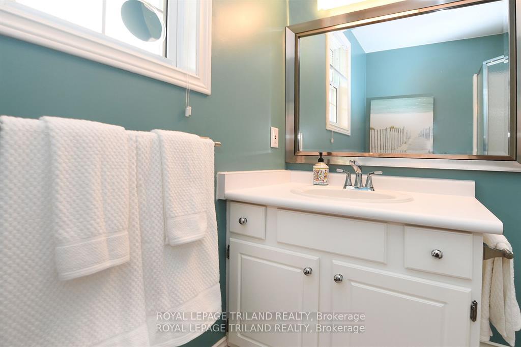 Photo 13 of 4733 Riverside Drive, St. Clair — HOMEH