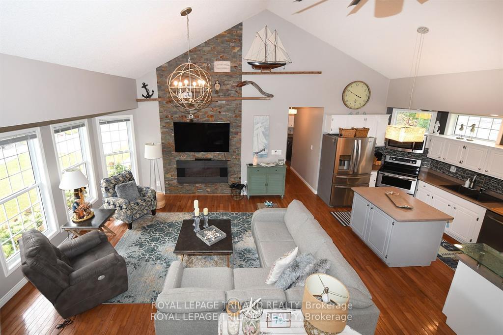 Photo 16 of 4733 Riverside Drive, St. Clair — HOMEH
