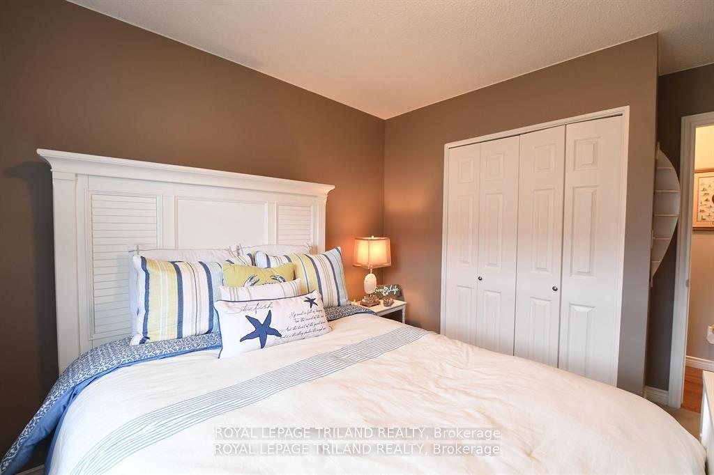 Photo 25 of 4733 Riverside Drive, St. Clair — HOMEH