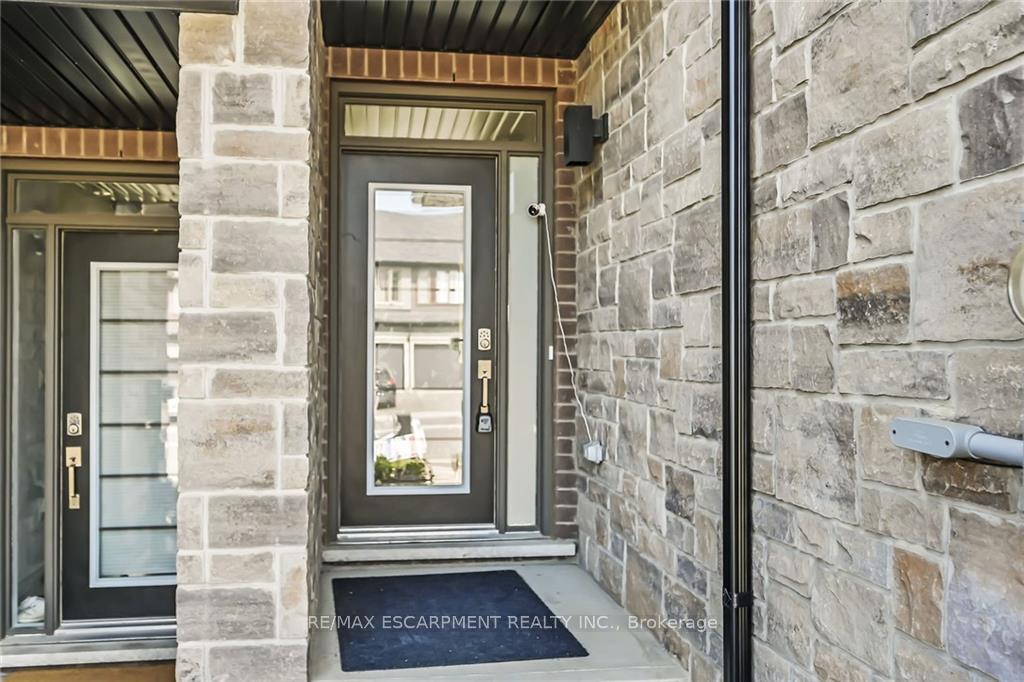 Photo 1 of 3955 Crown Street, Lincoln, Beamsville — HOMEH