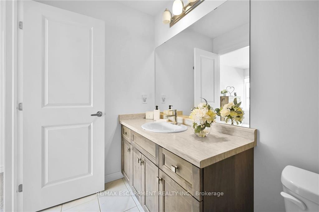 Photo 19 of 3955 Crown Street, Lincoln, Beamsville — HOMEH