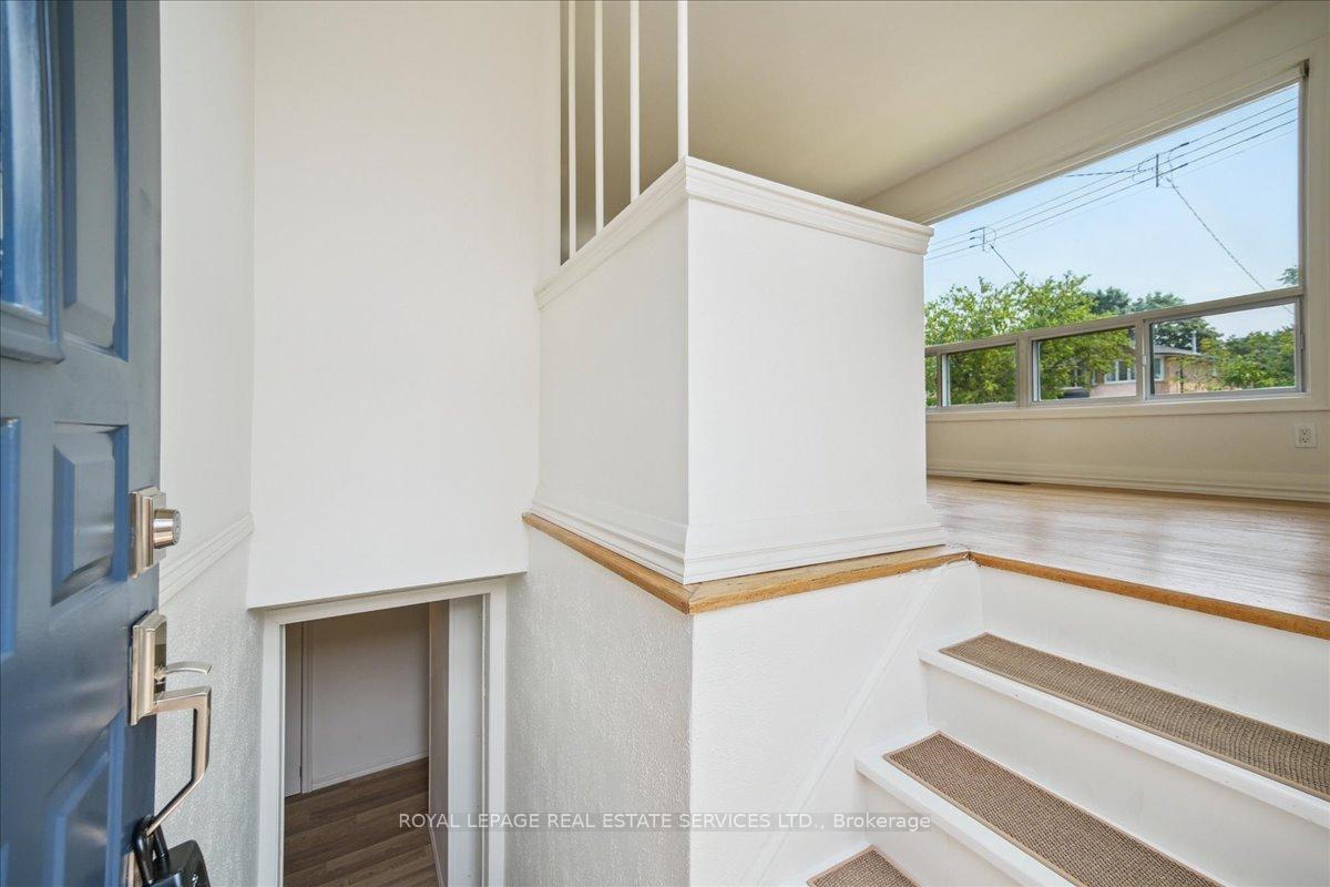 Photo 3 of 10 Mendip Crescent, Scarborough, Dorset Park — HOMEH