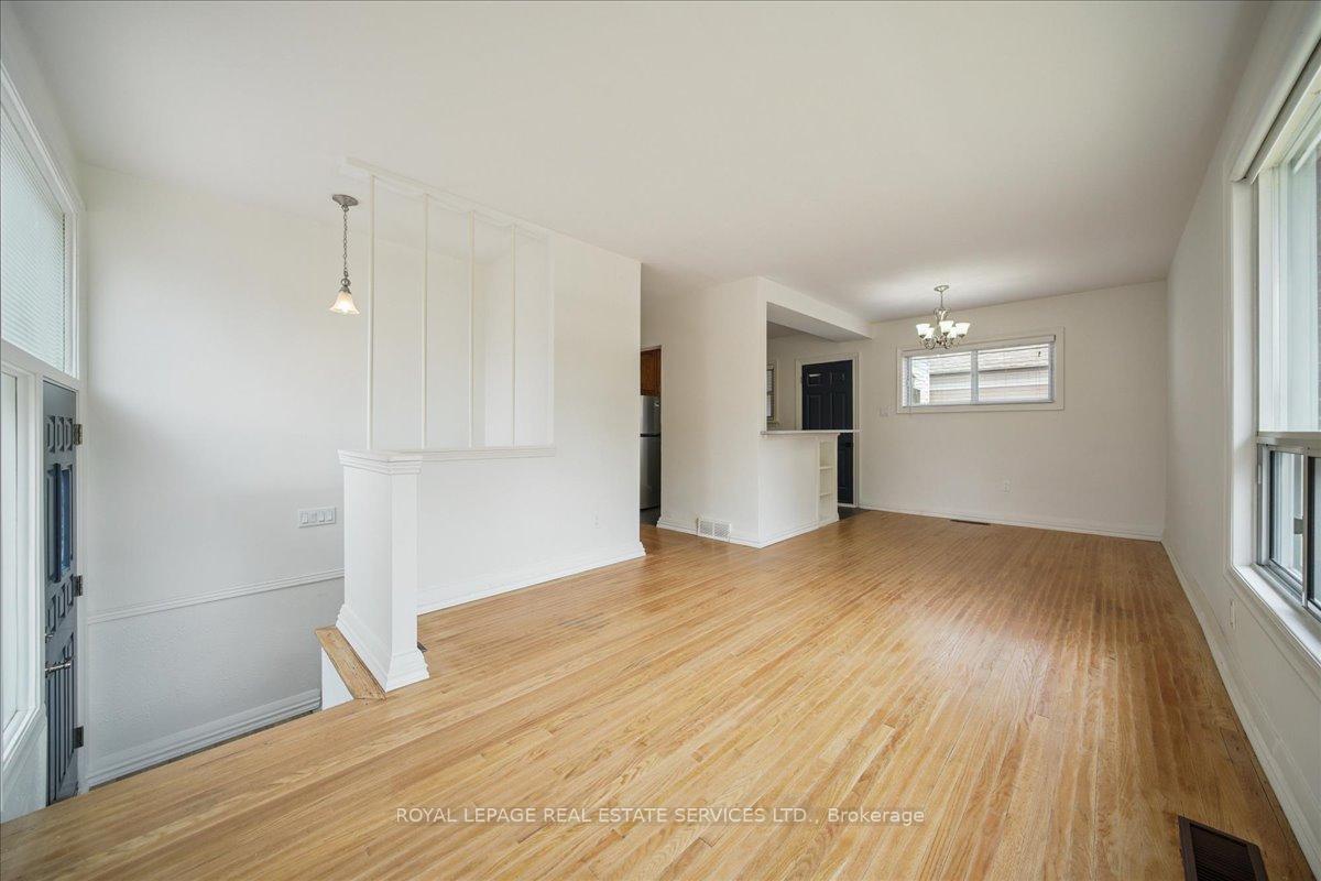 Photo 2 of 10 Mendip Crescent, Scarborough, Dorset Park — HOMEH
