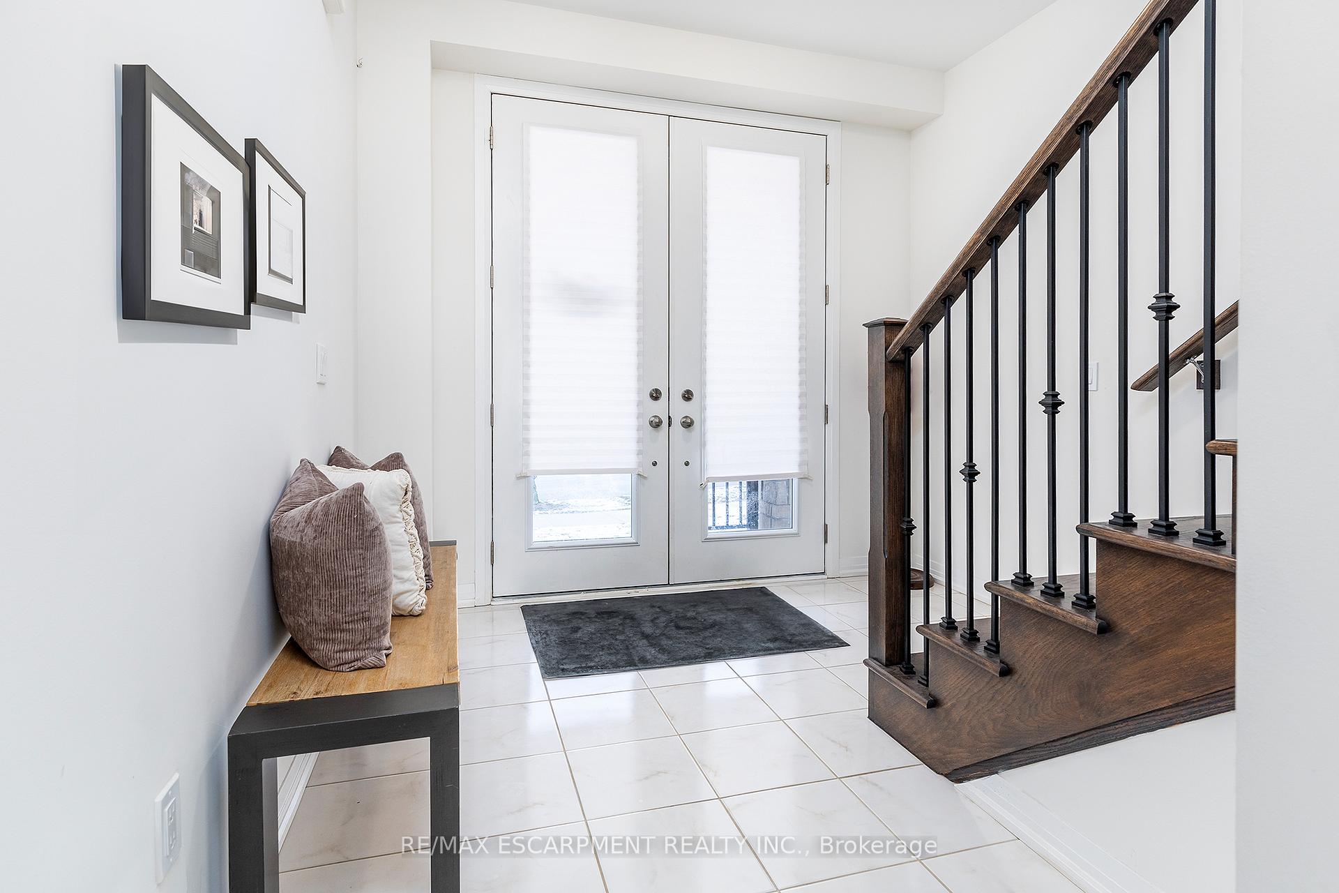 Photo 3 of 55 Yale Drive, Hamilton, Rural Glanbrook — HOMEH