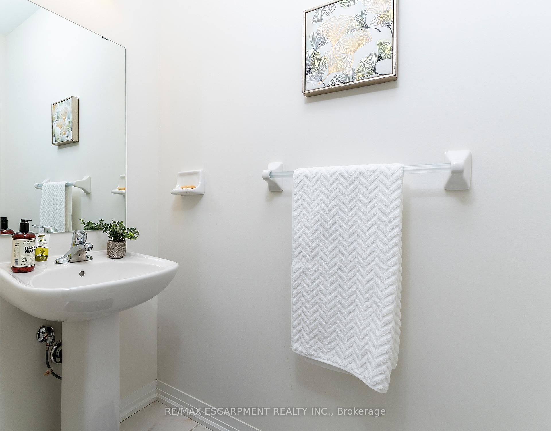 Photo 13 of 55 Yale Drive, Hamilton, Rural Glanbrook — HOMEH
