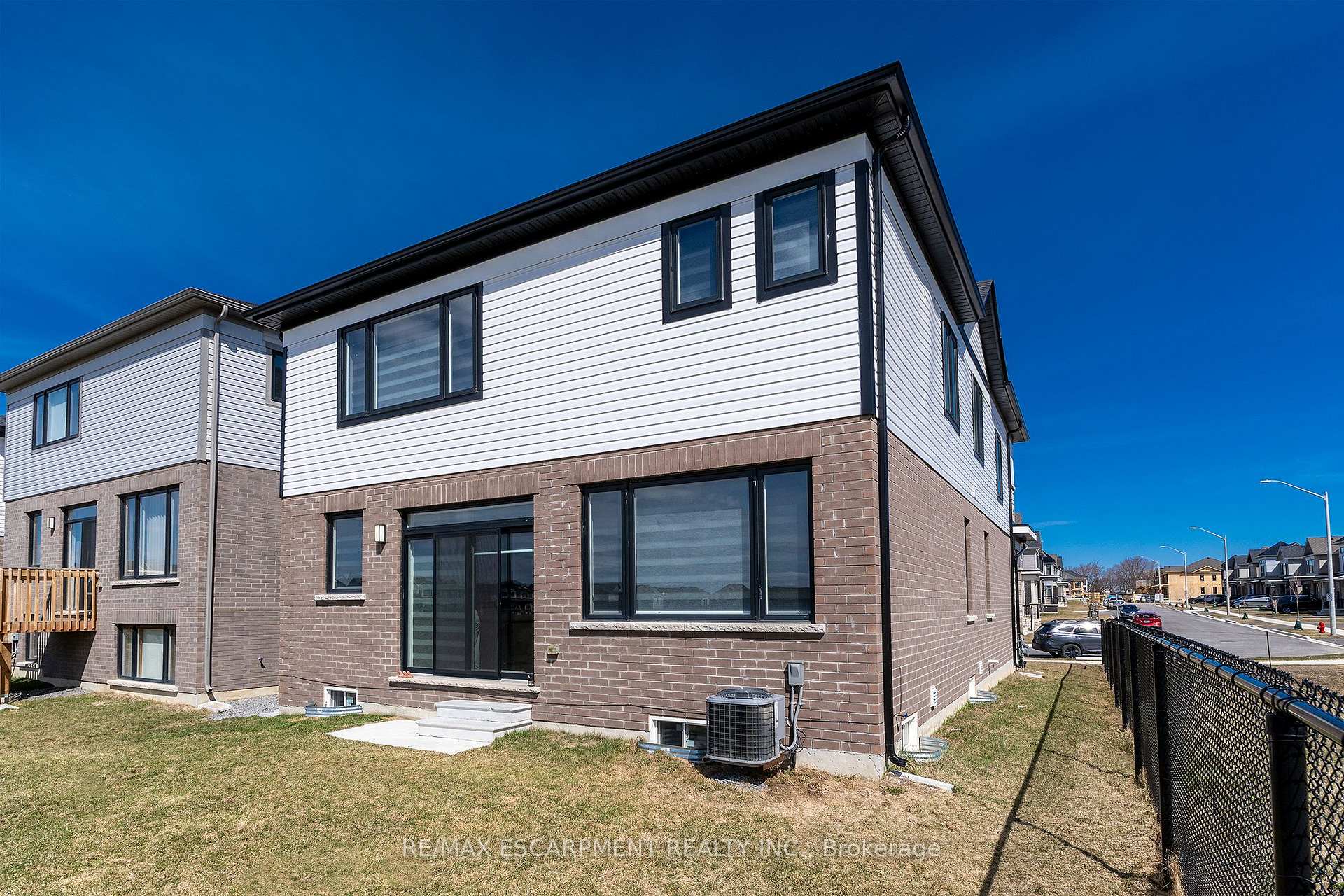 Photo 28 of 55 Yale Drive, Hamilton, Rural Glanbrook — HOMEH