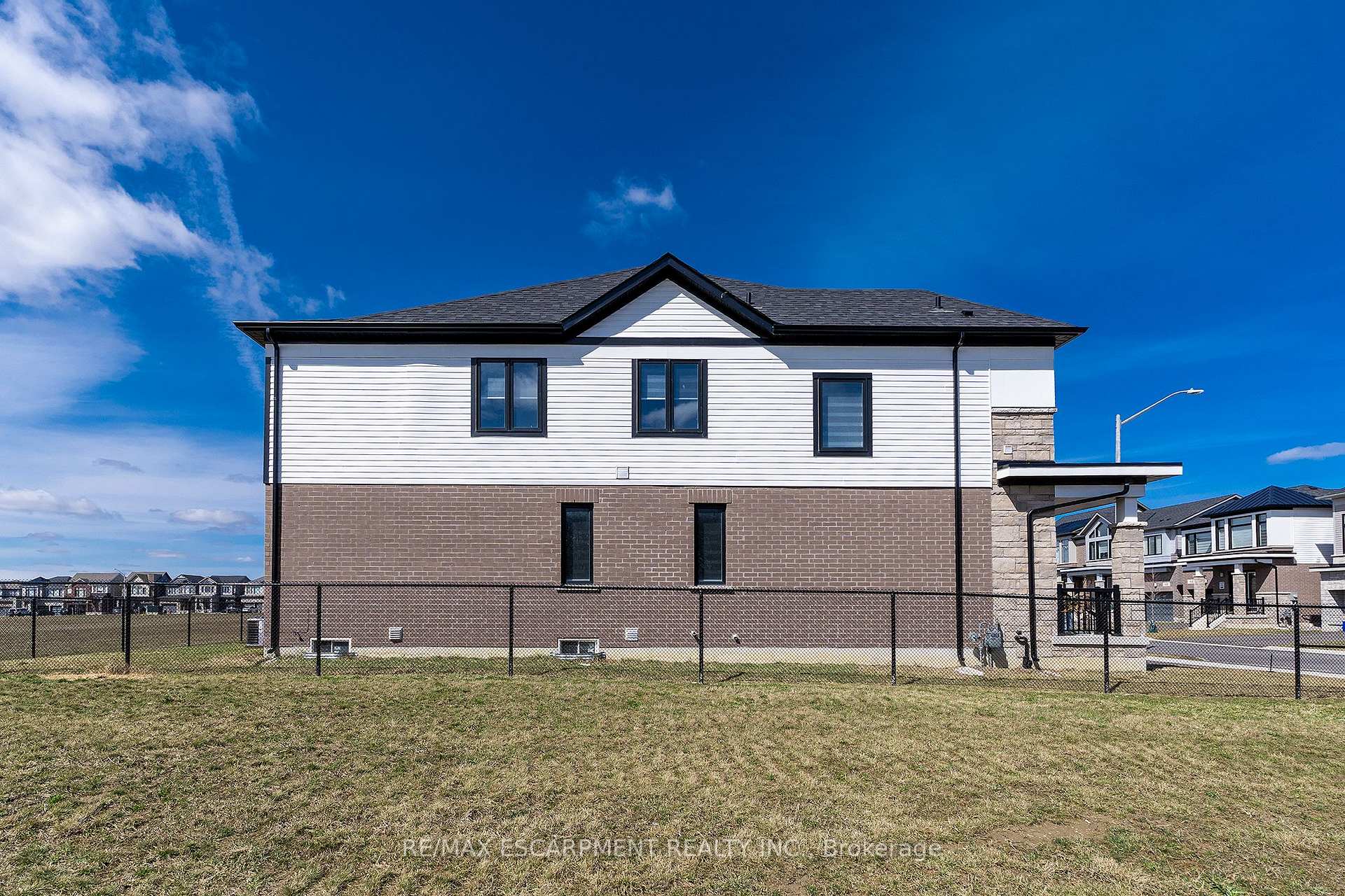Photo 19 of 55 Yale Drive, Hamilton, Rural Glanbrook — HOMEH