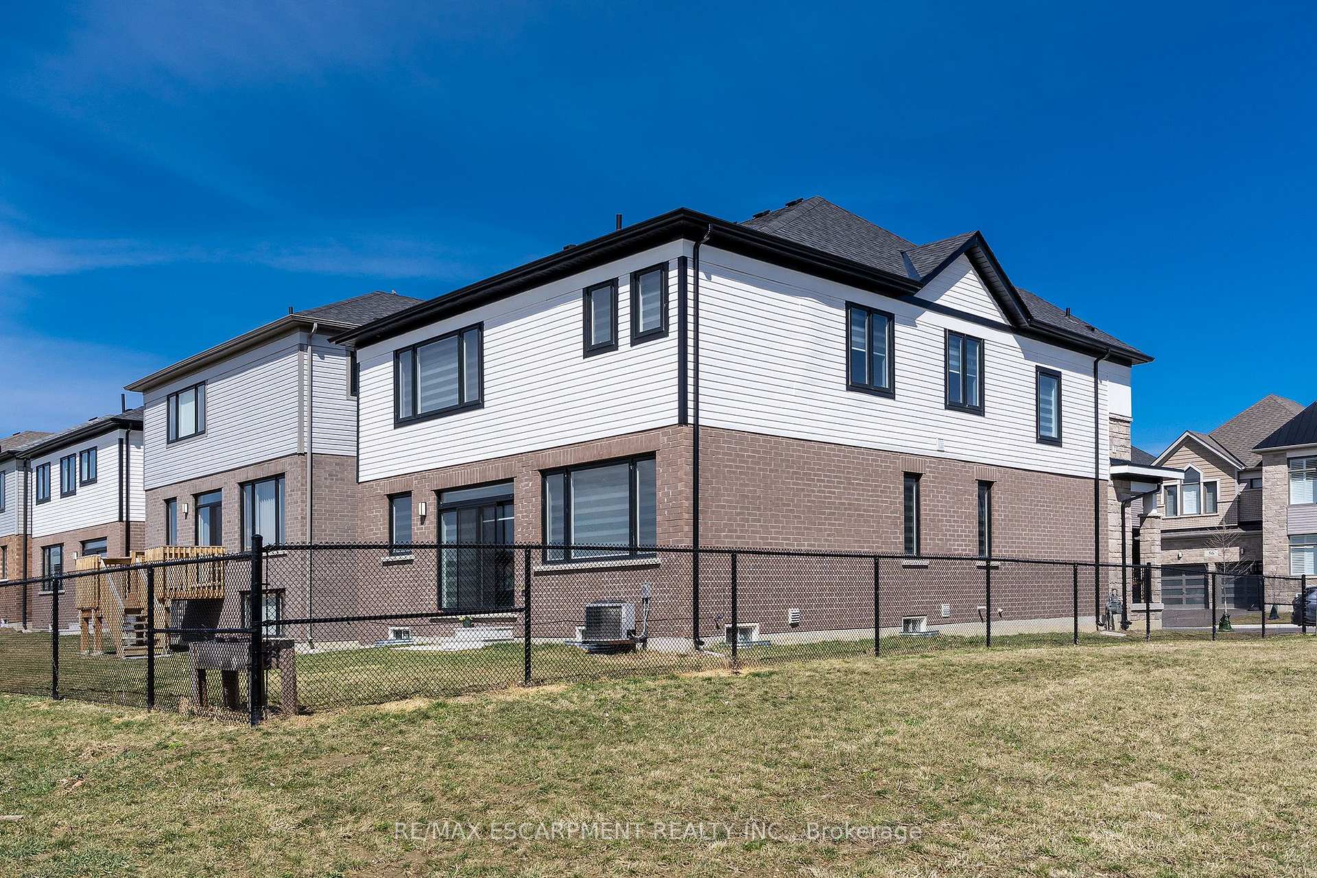 Photo 12 of 55 Yale Drive, Hamilton, Rural Glanbrook — HOMEH