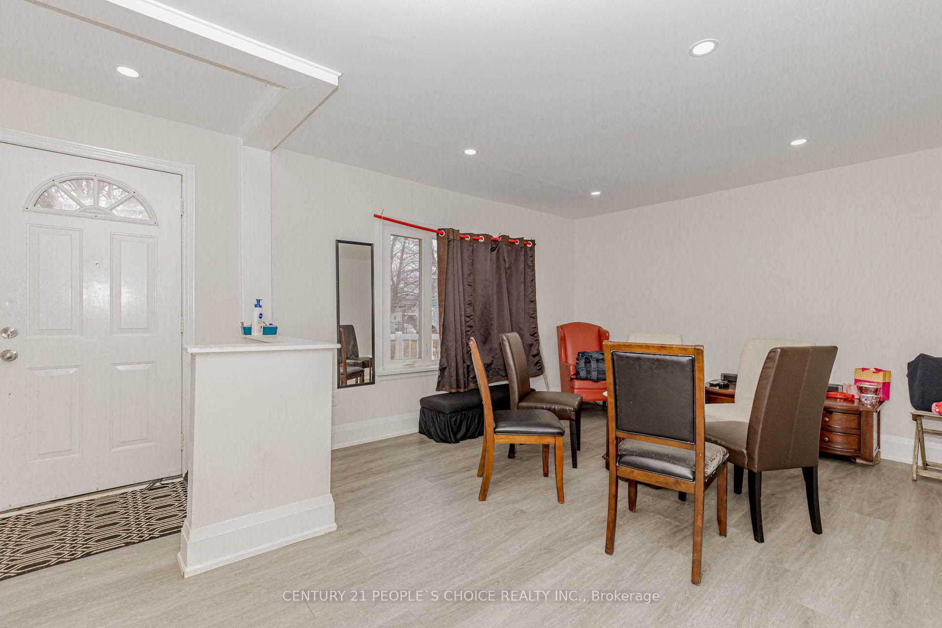 Photo 4 of 22 Rogers Road, Brampton, Brampton West — HOMEH