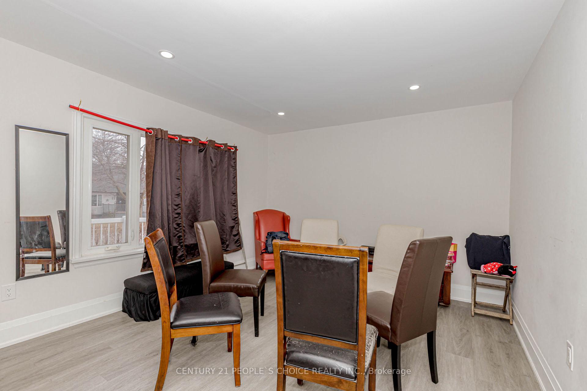 Photo 3 of 22 Rogers Road, Brampton, Brampton West — HOMEH