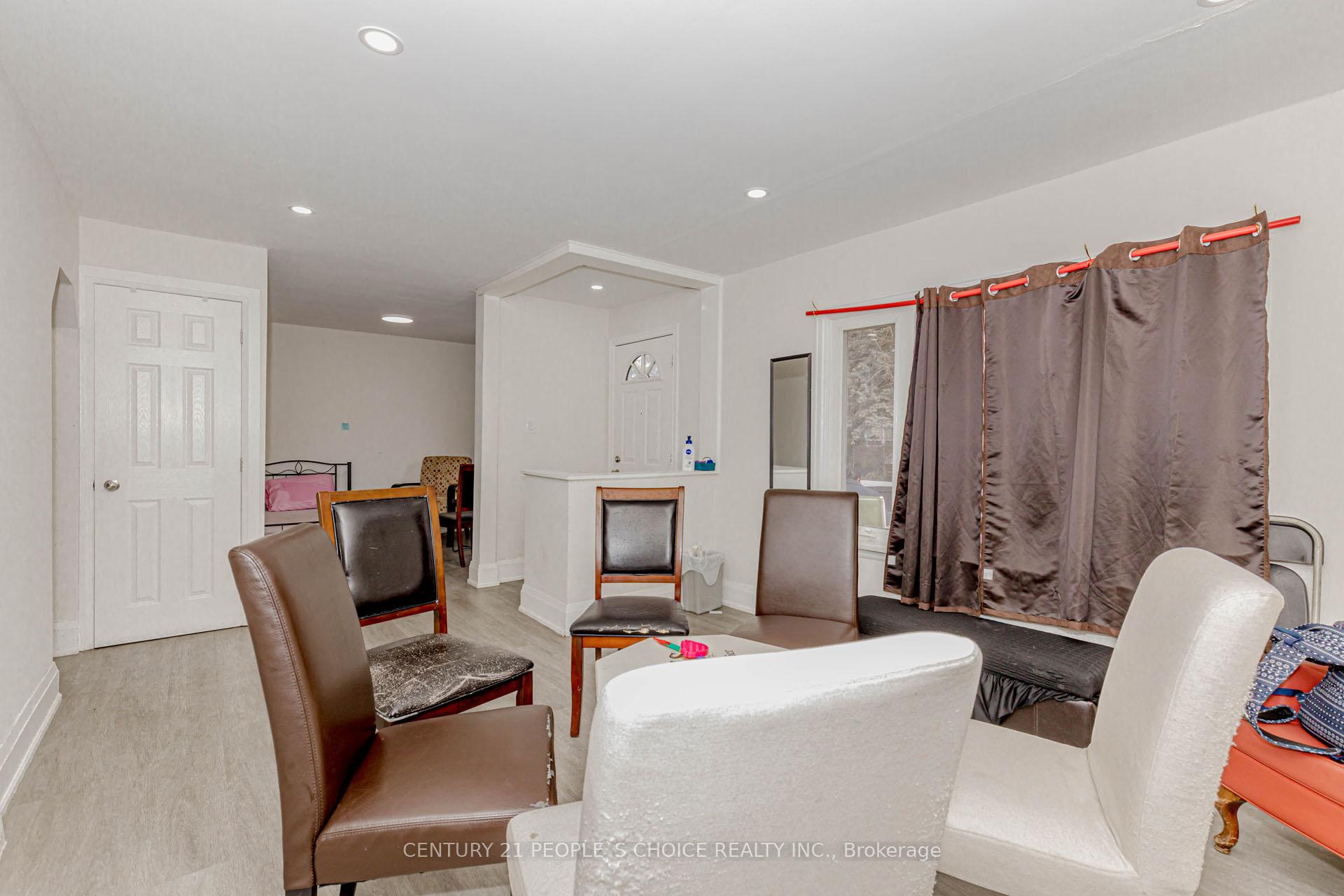 Photo 7 of 22 Rogers Road, Brampton, Brampton West — HOMEH