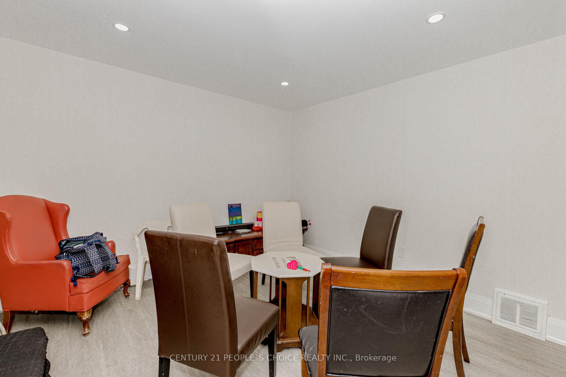 Photo 9 of 22 Rogers Road, Brampton, Brampton West — HOMEH