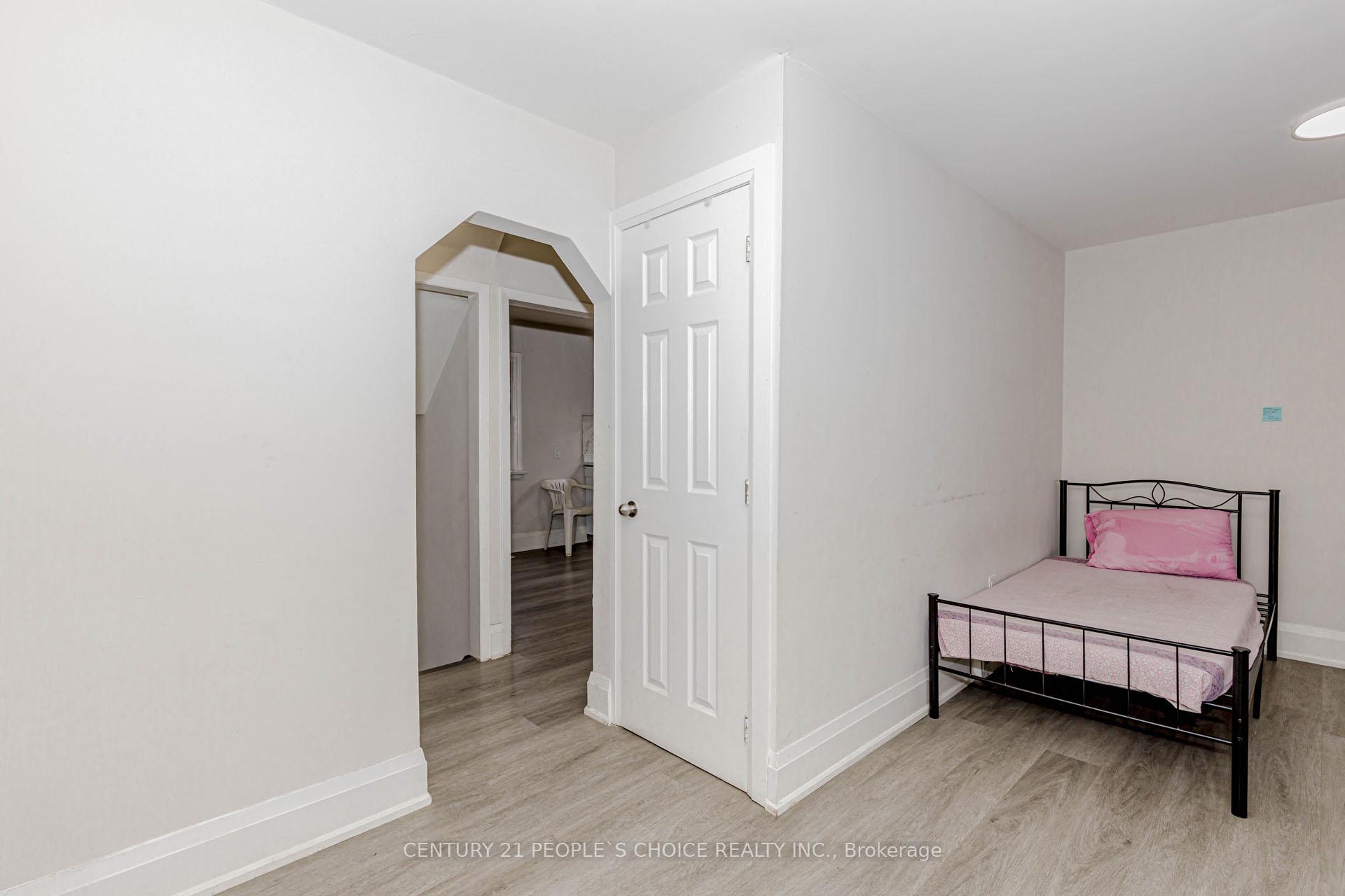 Photo 6 of 22 Rogers Road, Brampton, Brampton West — HOMEH