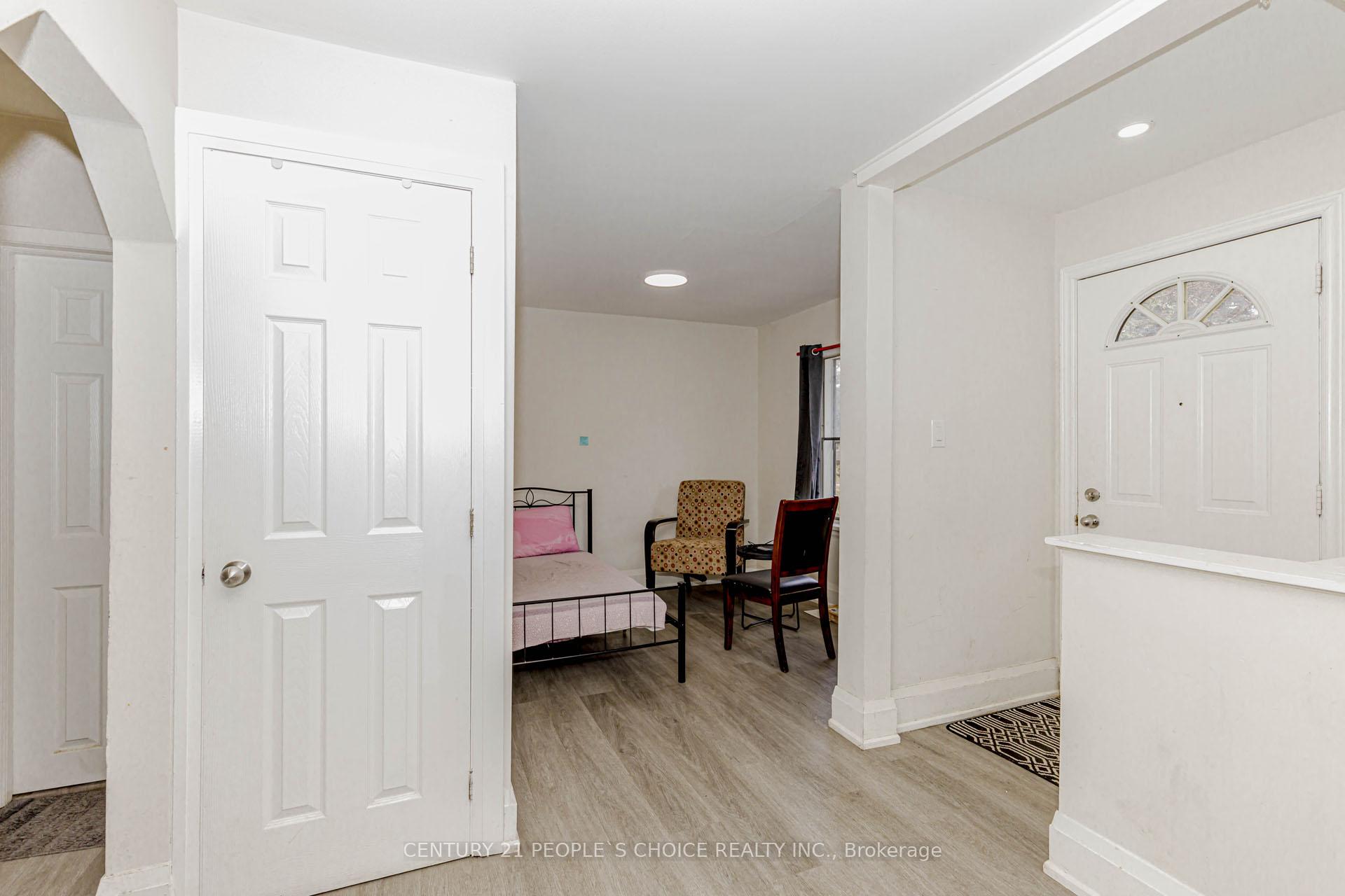 Photo 16 of 22 Rogers Road, Brampton, Brampton West — HOMEH