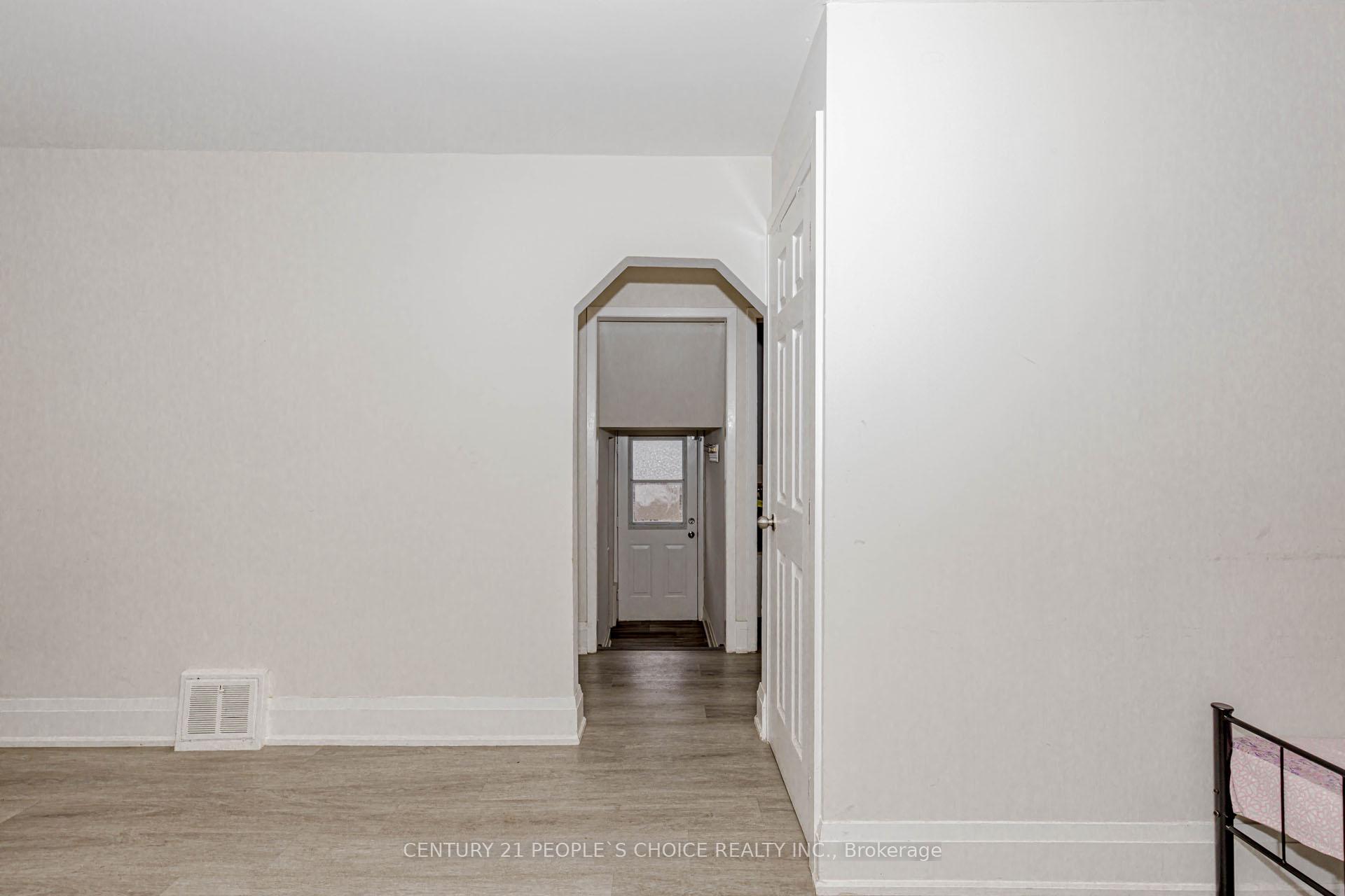 Photo 12 of 22 Rogers Road, Brampton, Brampton West — HOMEH
