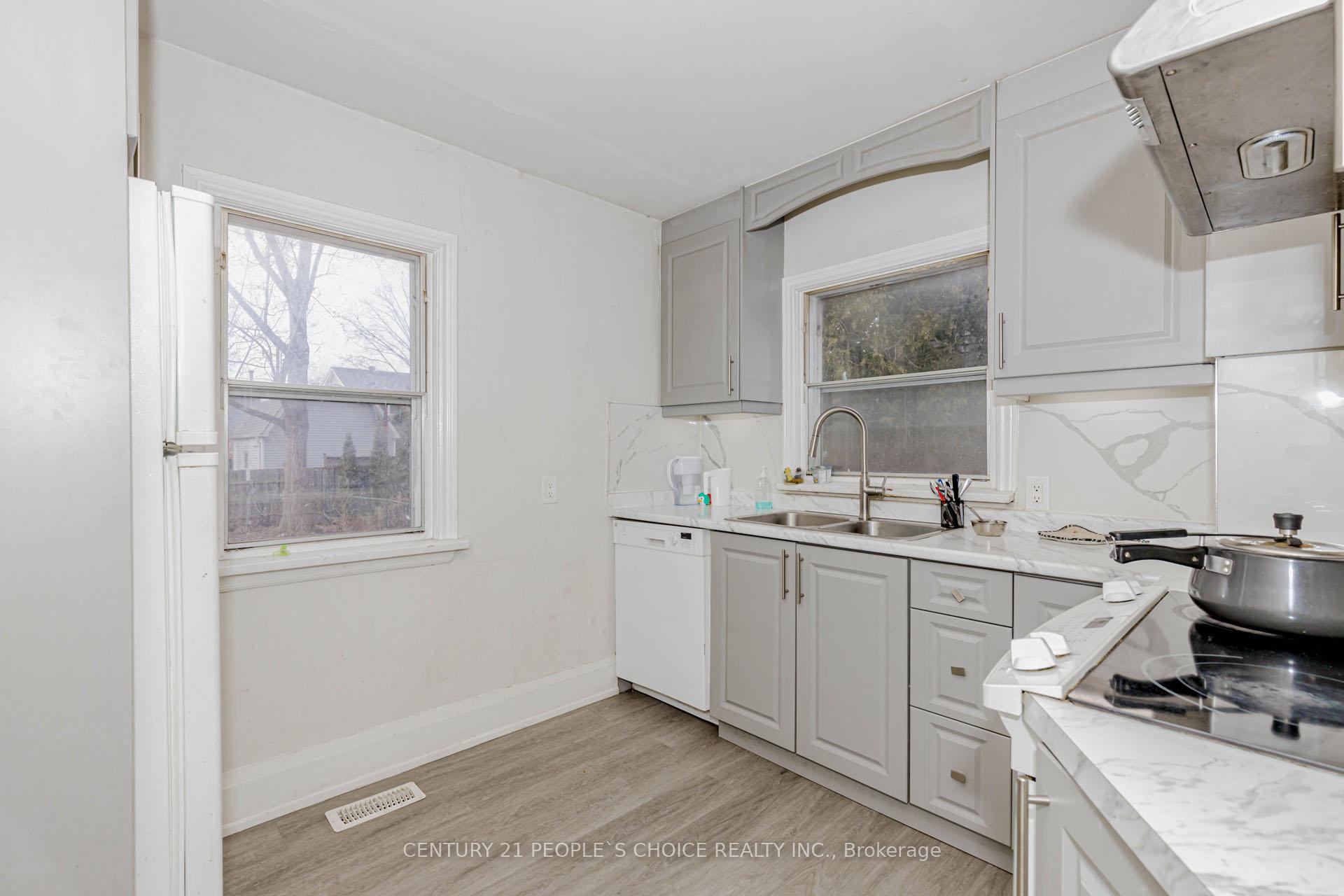 Photo 15 of 22 Rogers Road, Brampton, Brampton West — HOMEH