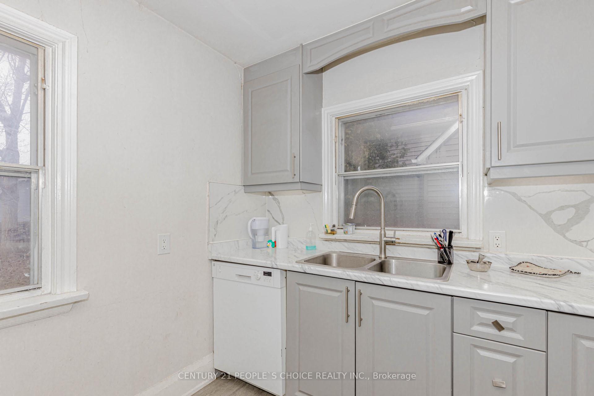 Photo 14 of 22 Rogers Road, Brampton, Brampton West — HOMEH