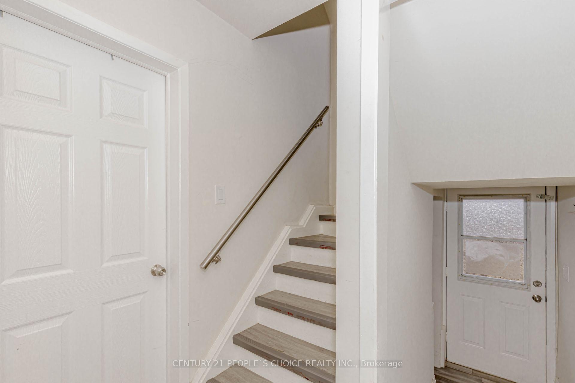 Photo 2 of 22 Rogers Road, Brampton, Brampton West — HOMEH