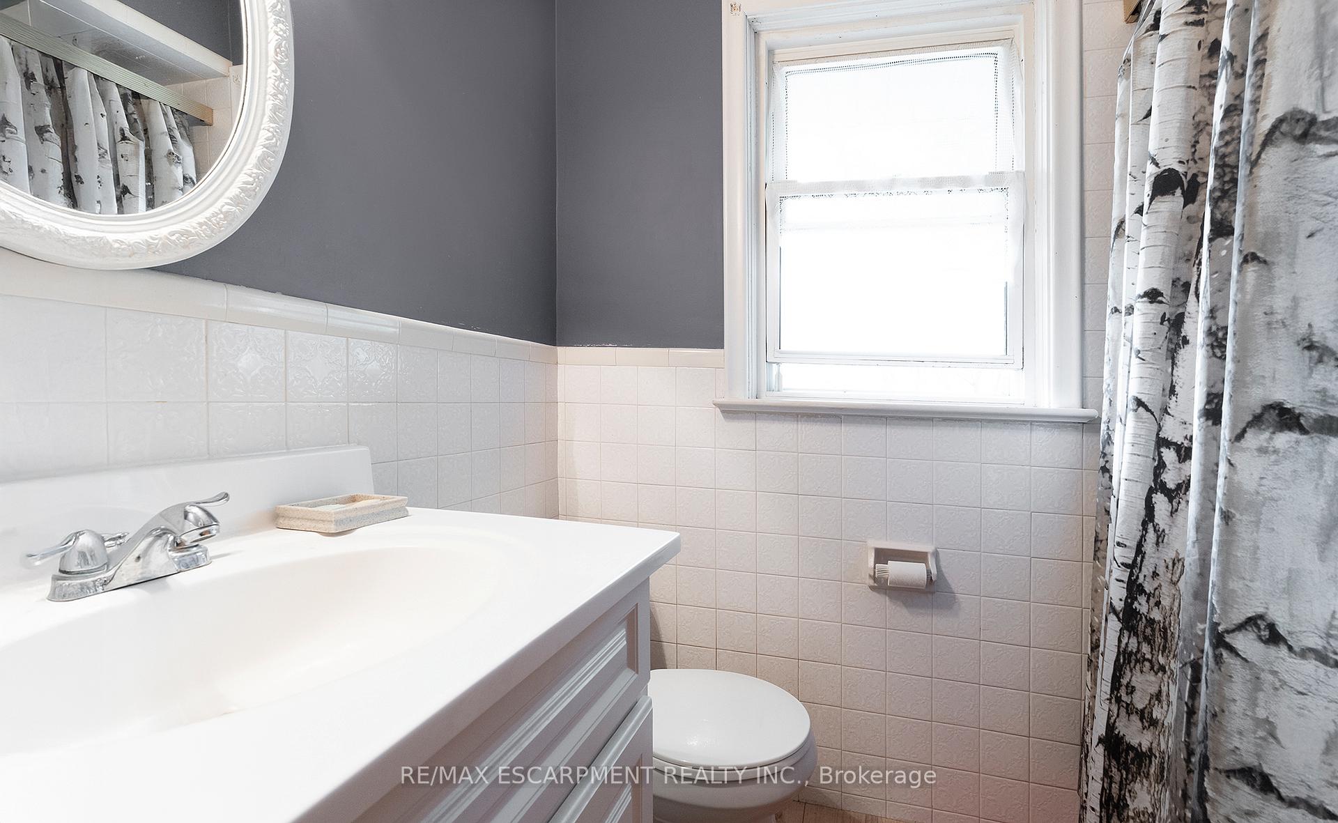 Photo 5 of 125 West 28th Street, Hamilton, Westcliffe — HOMEH