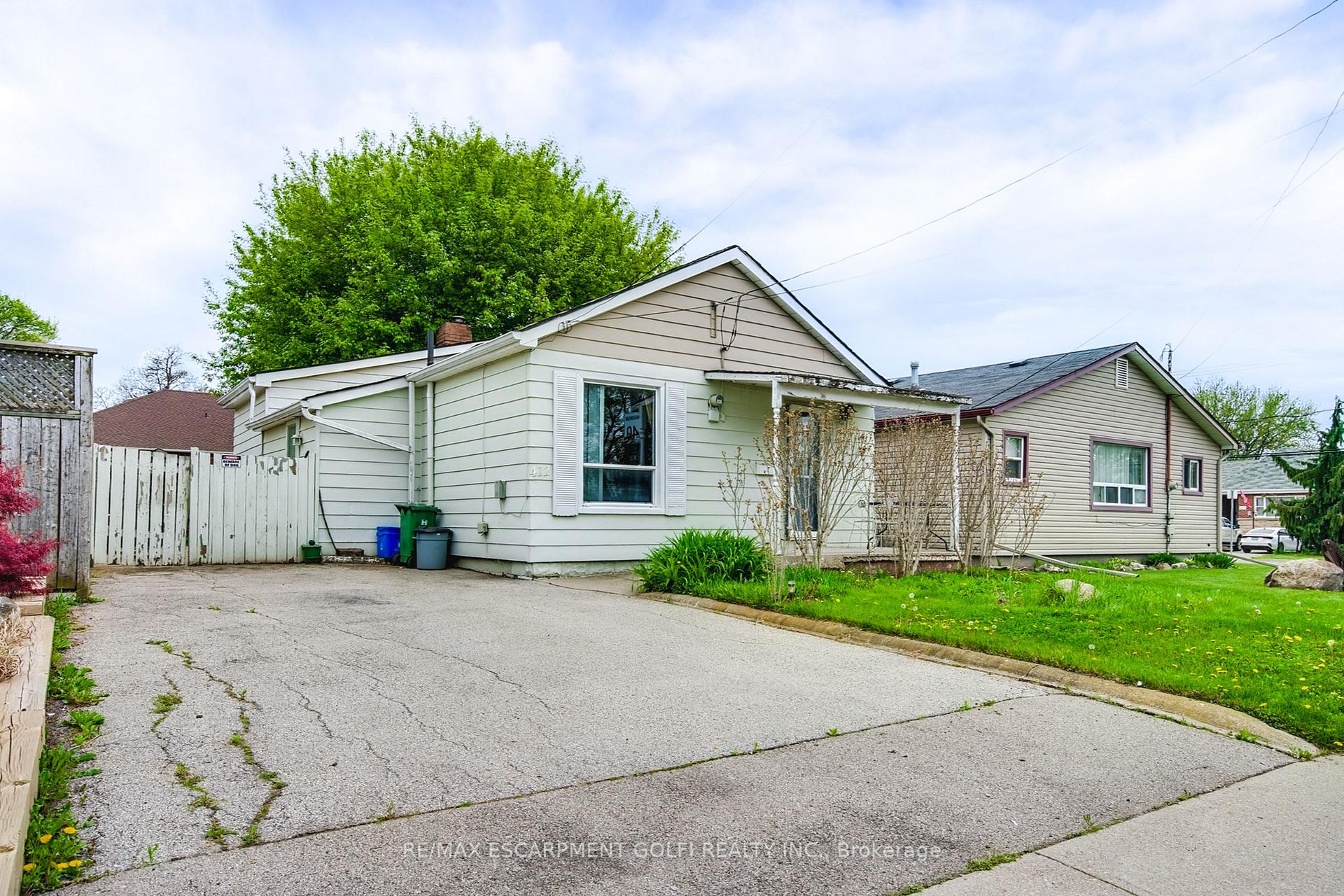 Photo 2 of 412 Red Oak Avenue, Hamilton, Stoney Creek — HOMEH