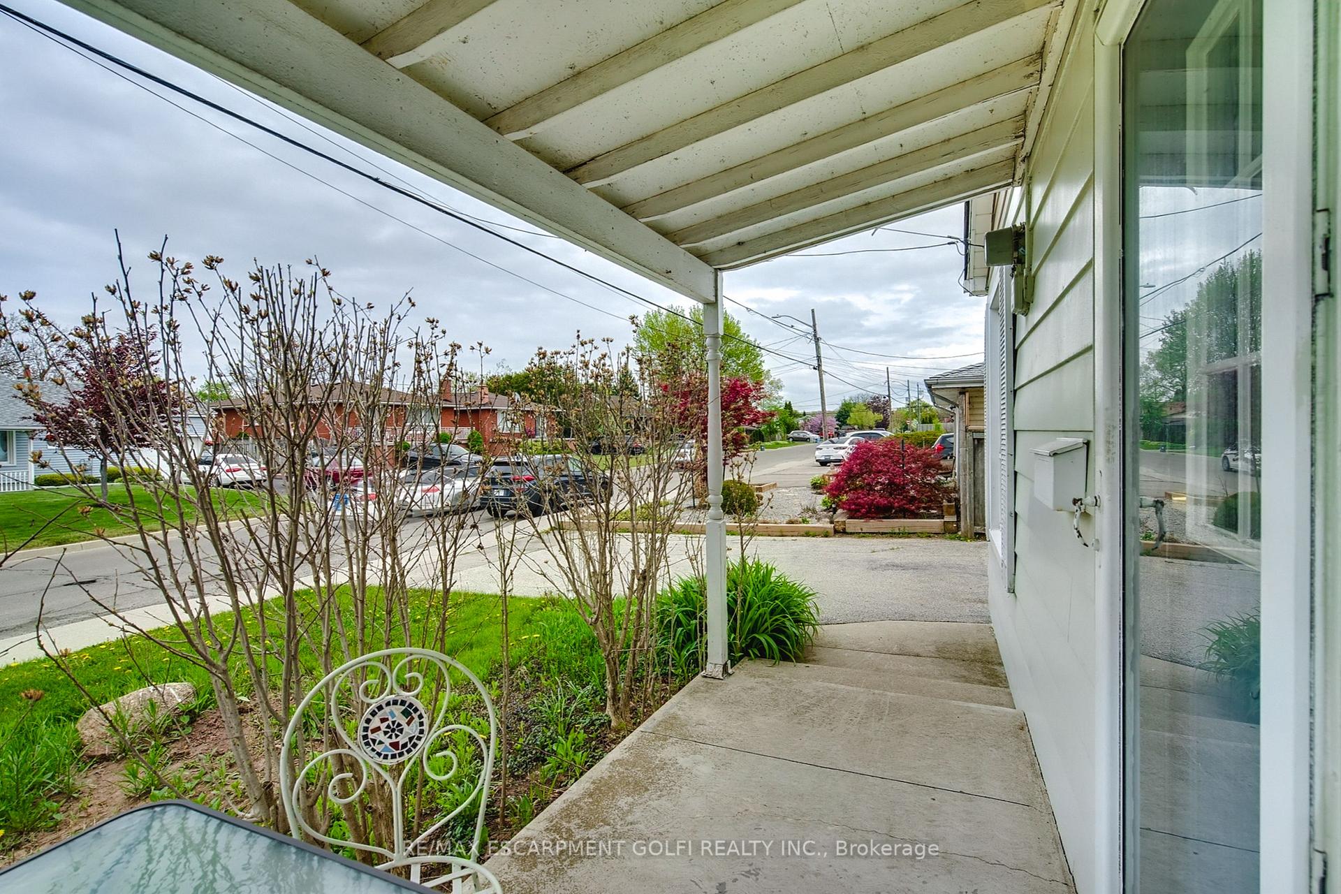 Photo 4 of 412 Red Oak Avenue, Hamilton, Stoney Creek — HOMEH
