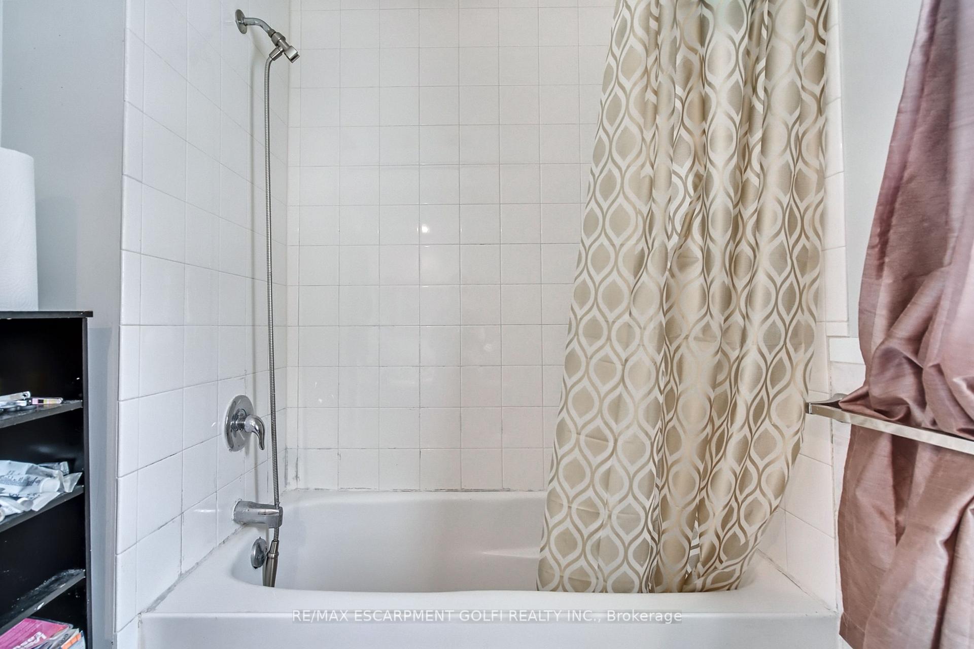 Photo 9 of 412 Red Oak Avenue, Hamilton, Stoney Creek — HOMEH