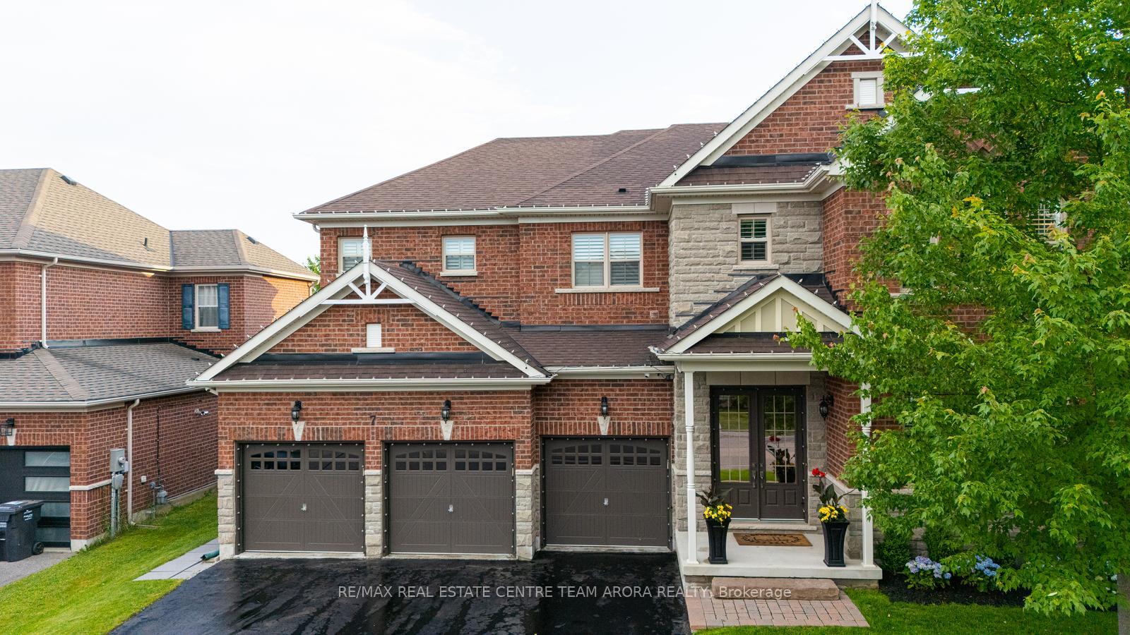 Front of 7 Oceans Pond Court