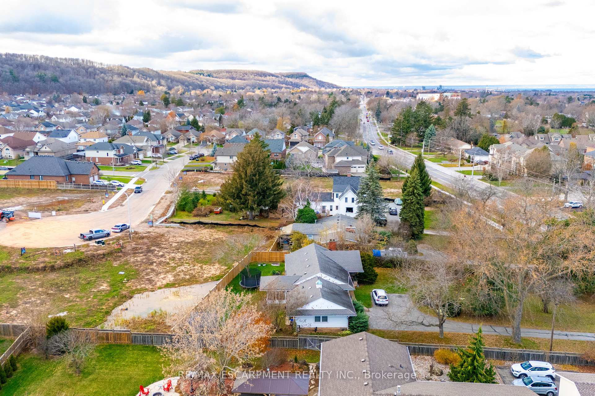 Photo 32 of 248 Main Street, Grimsby, Grimsby Escarpment — HOMEH
