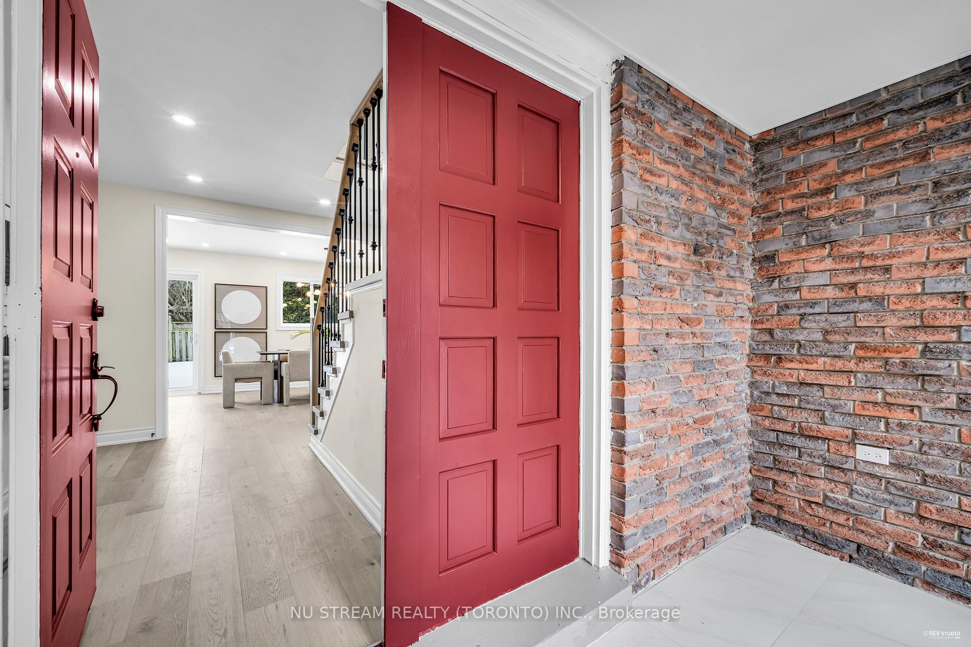 Photo 3 of 9 Liebeck Crescent, Markham, Unionville — HOMEH