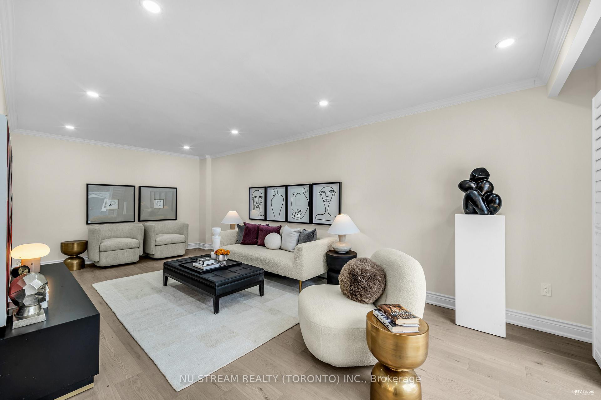 Photo 5 of 9 Liebeck Crescent, Markham, Unionville — HOMEH