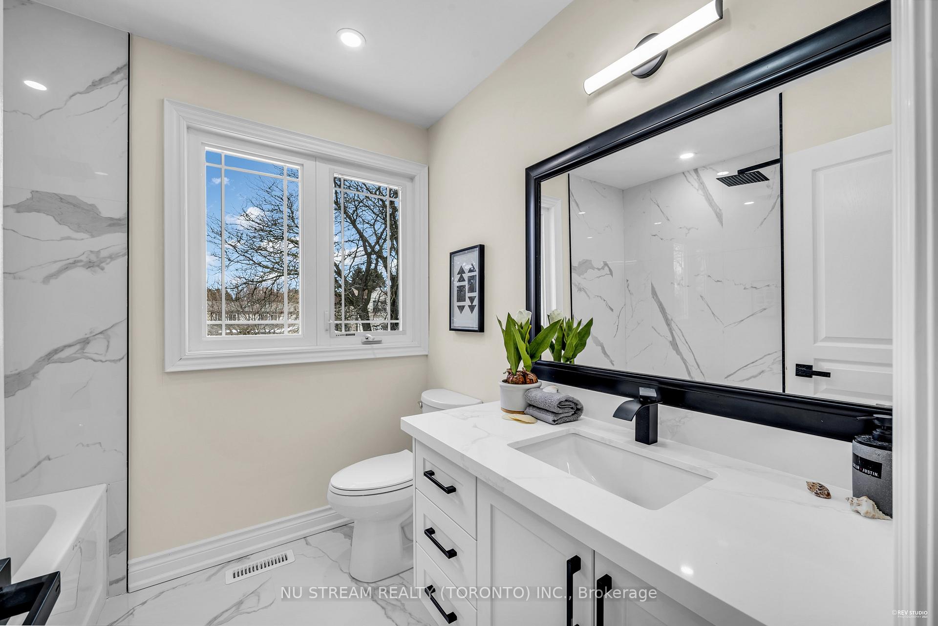 Photo 38 of 9 Liebeck Crescent, Markham, Unionville — HOMEH