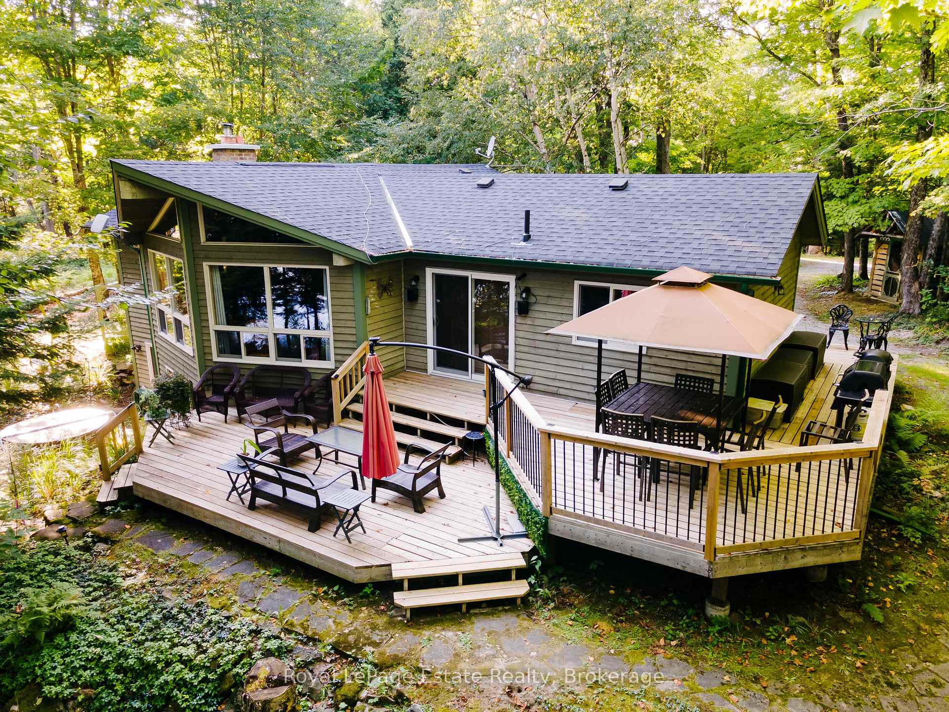 Front of 1157 Between Lakes Trail