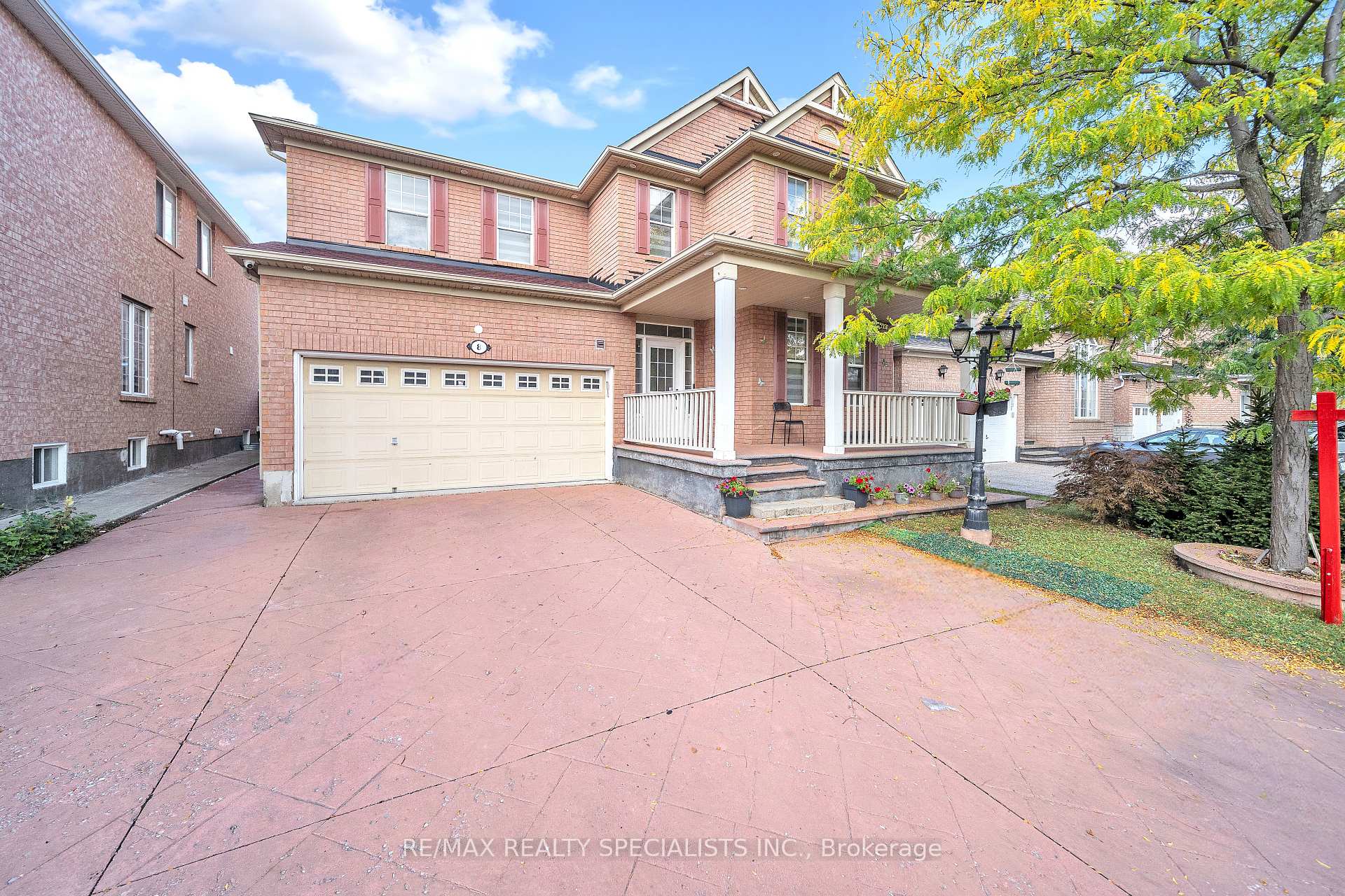 Front of 8 Gander Crescent