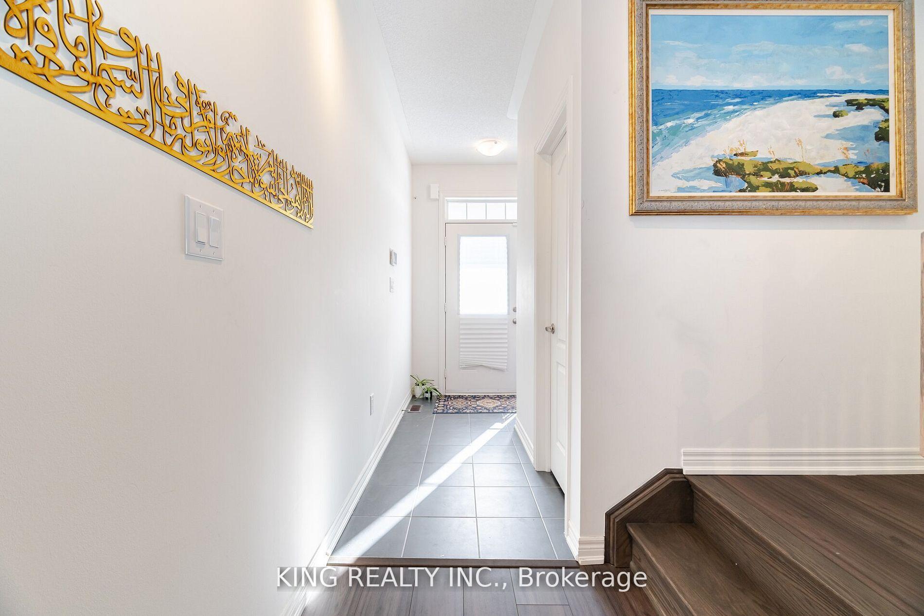 Photo 3 of 425 Skinner Road, Hamilton, Waterdown — HOMEH