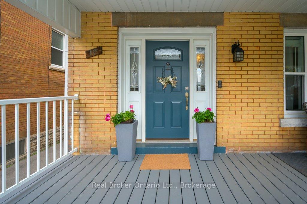 Photo 6 of 18 Kensington Avenue N, Hamilton, Crown Point — HOMEH
