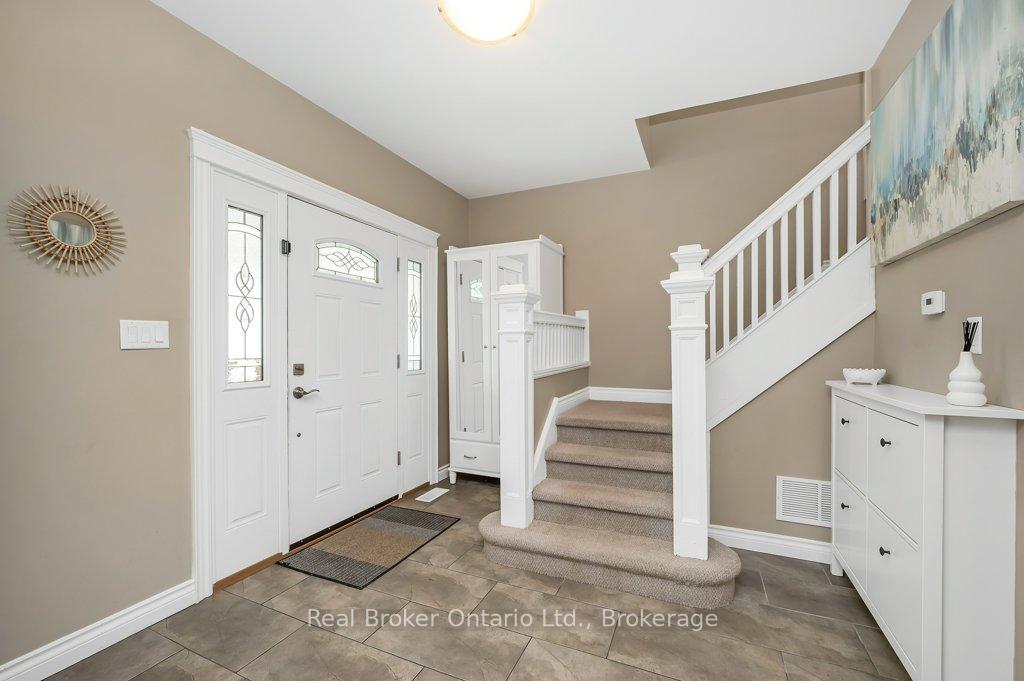 Photo 4 of 18 Kensington Avenue N, Hamilton, Crown Point — HOMEH