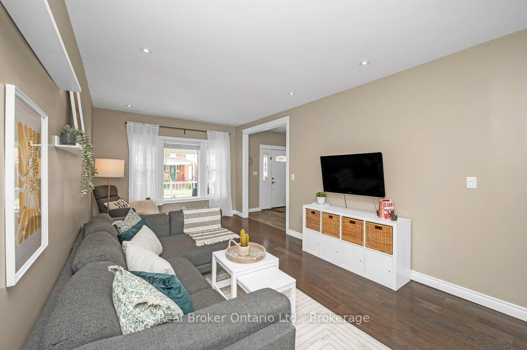 Photo 8 of 18 Kensington Avenue N, Hamilton, Crown Point — HOMEH