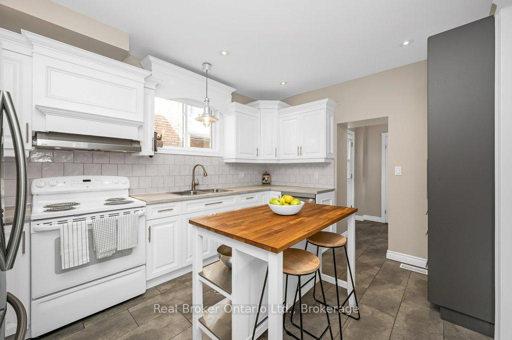 Photo 27 of 18 Kensington Avenue N, Hamilton, Crown Point — HOMEH