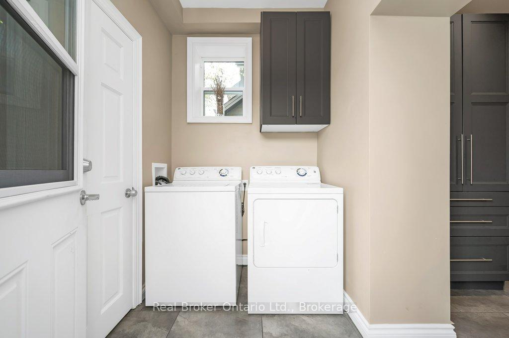 Photo 10 of 18 Kensington Avenue N, Hamilton, Crown Point — HOMEH